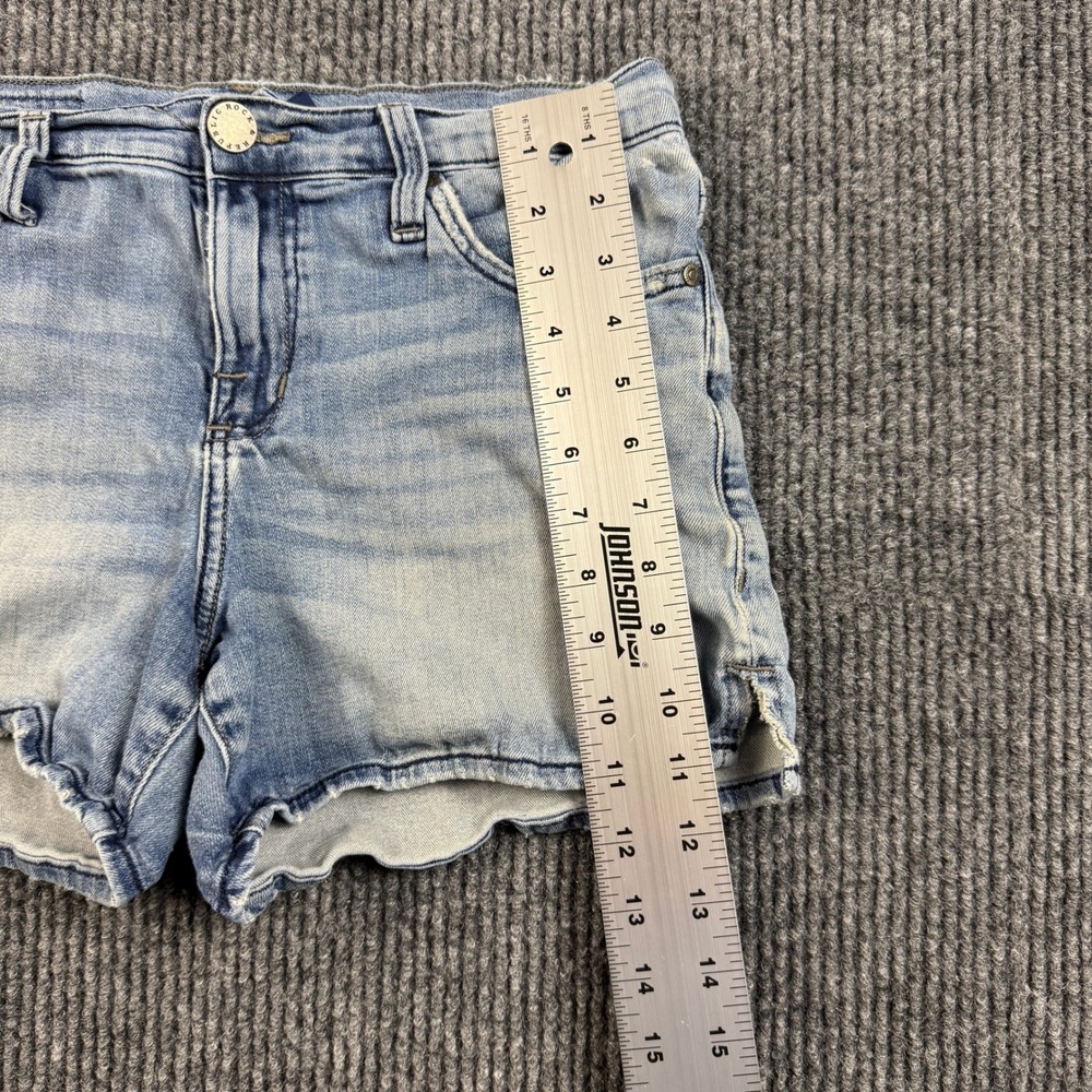 Rock & Republic Womens Size 8 Distressed Denim Shorts Light Wash Blue Low Rise - Picture 6 of 9